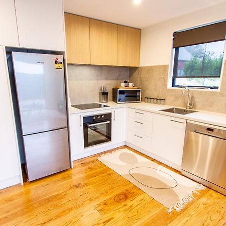 2 Bed Paradise Near Hagley Park Apartment Christchurch Bagian luar foto